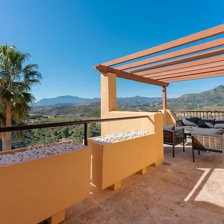 Apartment Stunning 3-bedroom Seaview Penthouse Estepona