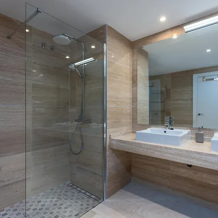 Stunning 3-bedroom Seaview Penthouse *