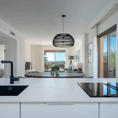 Stunning 3-bedroom Seaview Penthouse Estepona