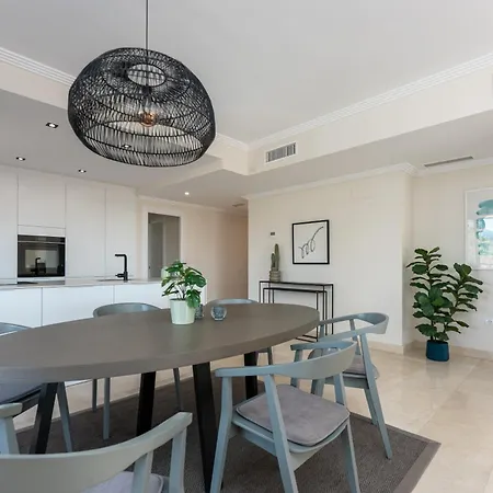 Apartment Stunning 3-bedroom Seaview Penthouse Estepona