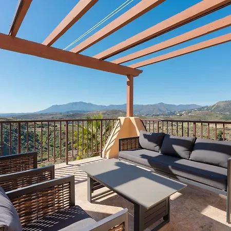 Apartment Stunning 3-bedroom Seaview Penthouse