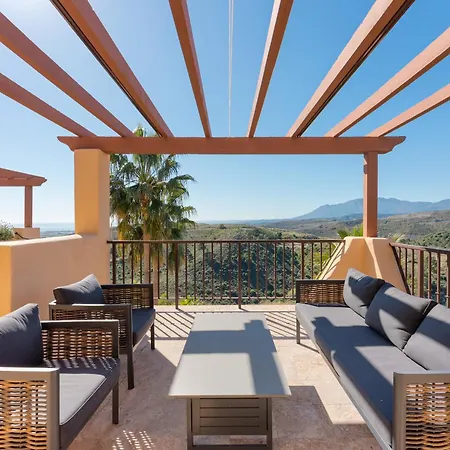 Apartment Stunning 3-bedroom Seaview Penthouse Estepona