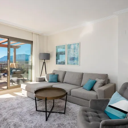 Stunning 3-bedroom Seaview Penthouse Estepona